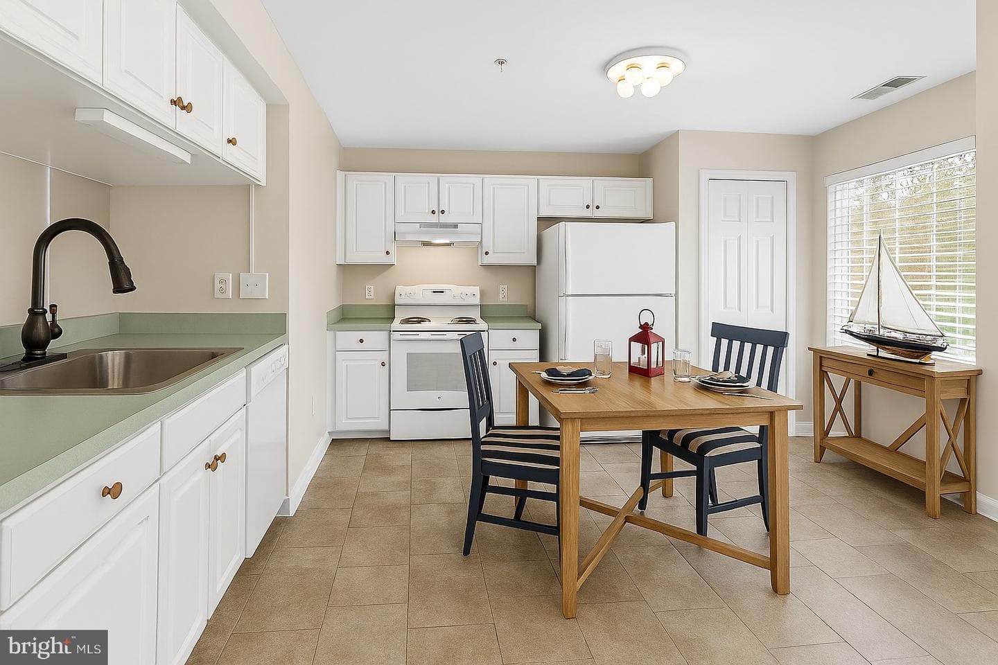 54 Queen Caroline Court photo 6