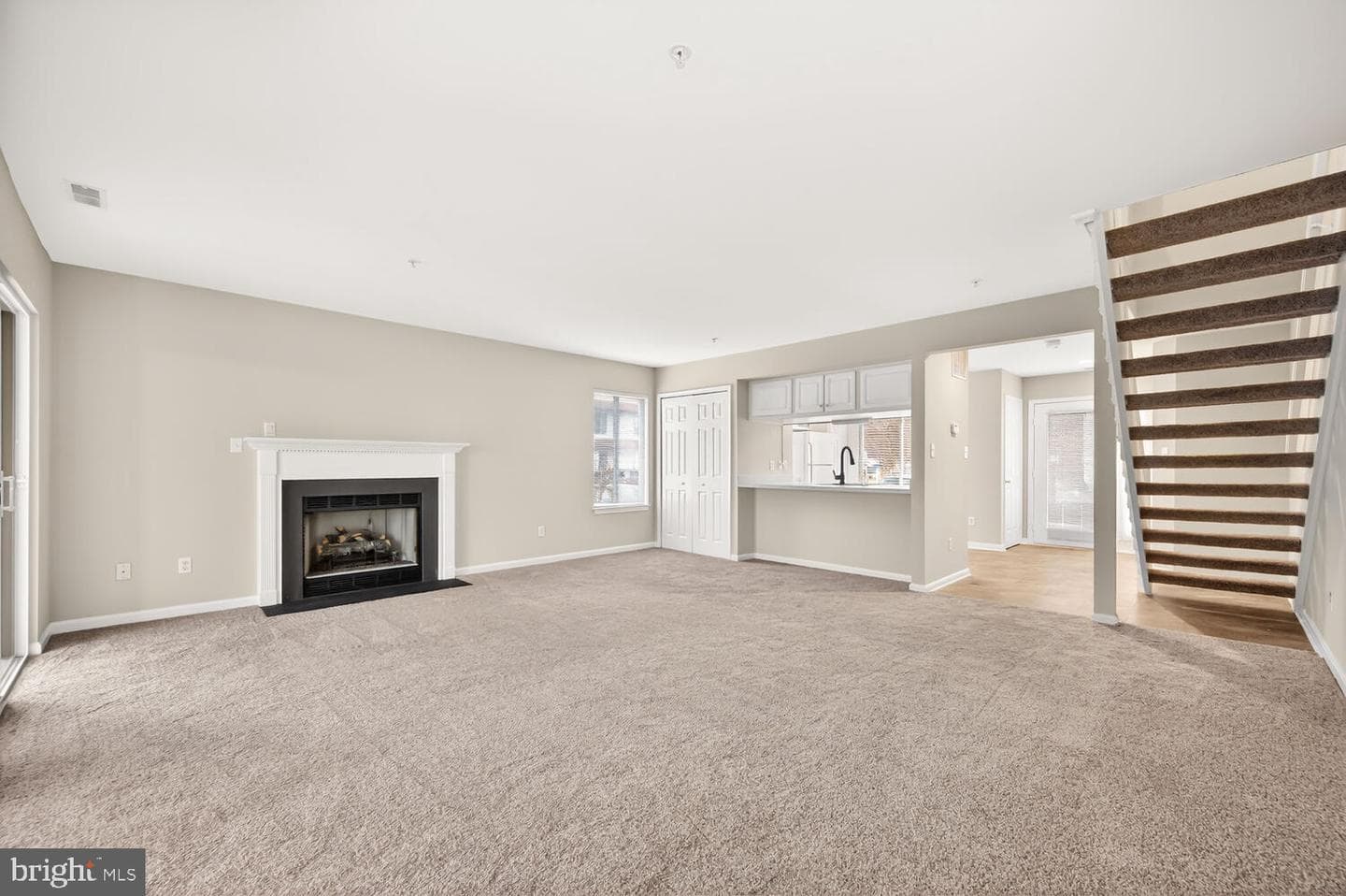 54 Queen Caroline Court photo 9