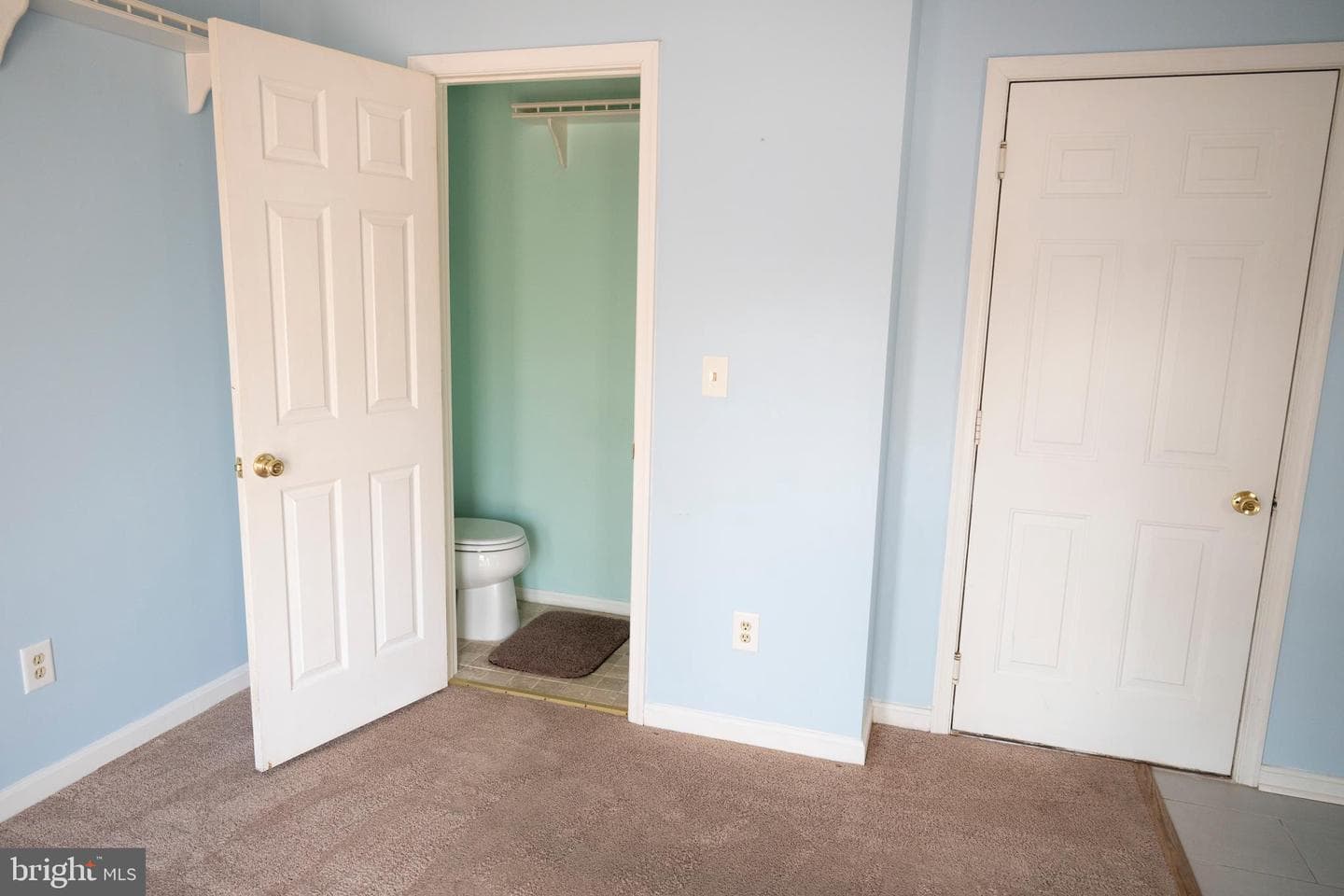 423 Victoria Way photo 11