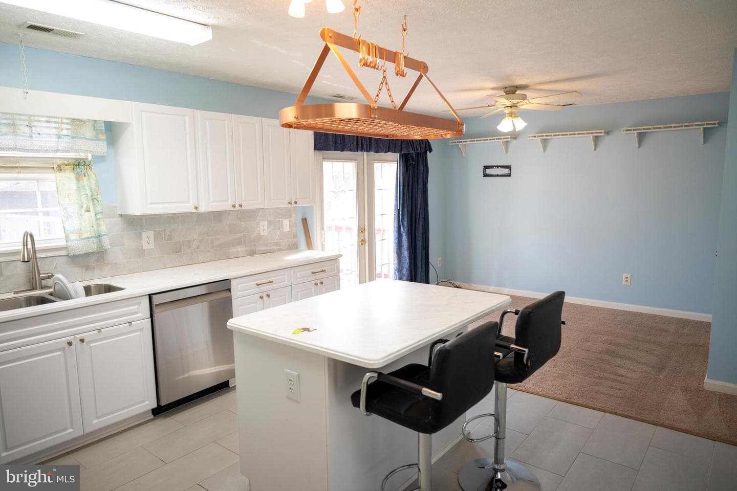 423 Victoria Way photo 3