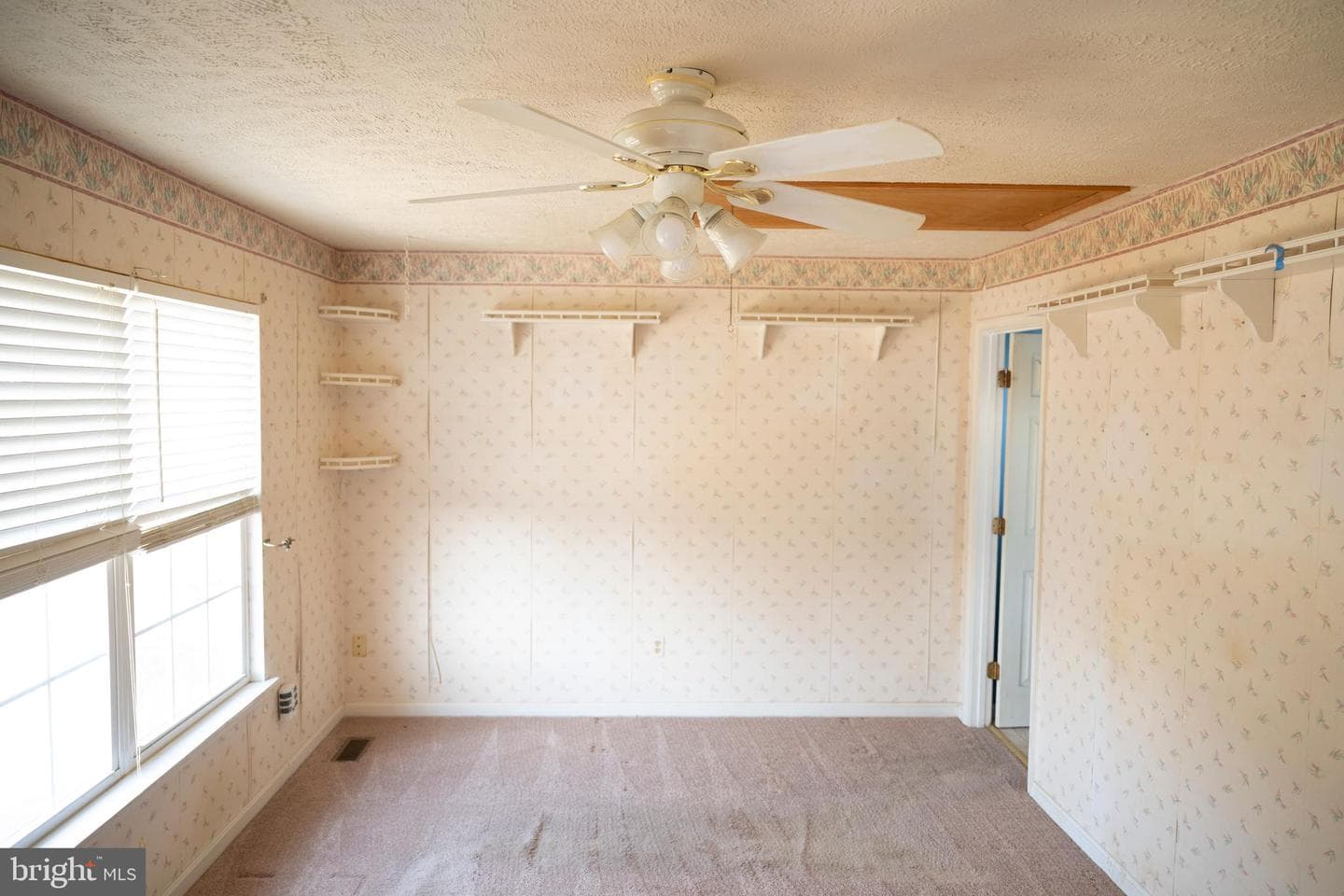 423 Victoria Way photo 36
