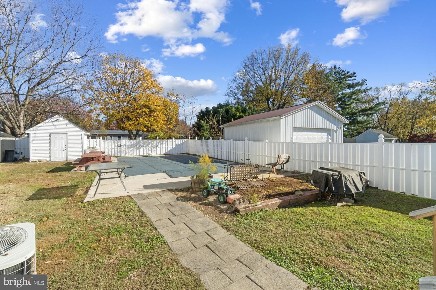 1916 Stevens Drive photo 27