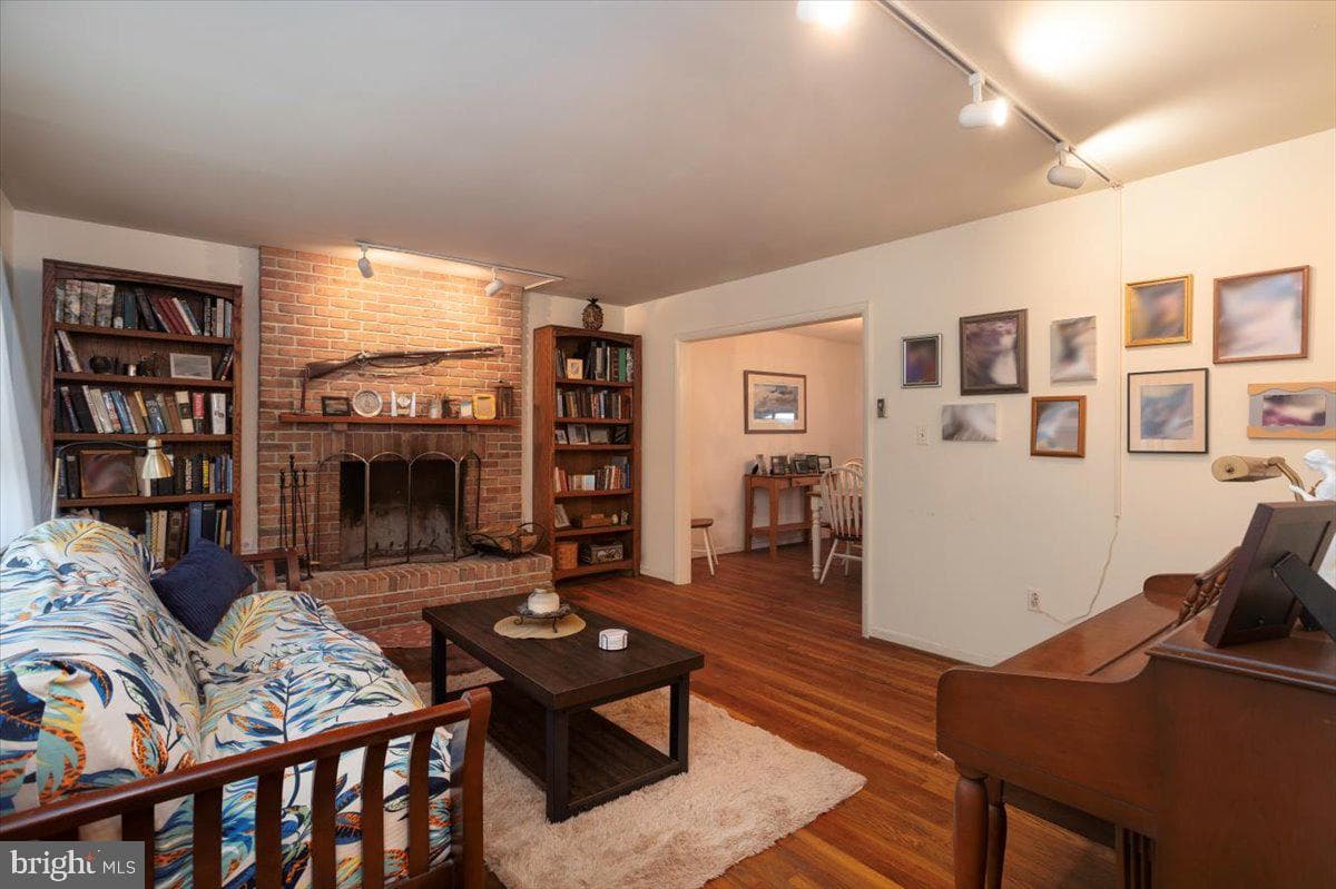 121 Primrose Road photo 2