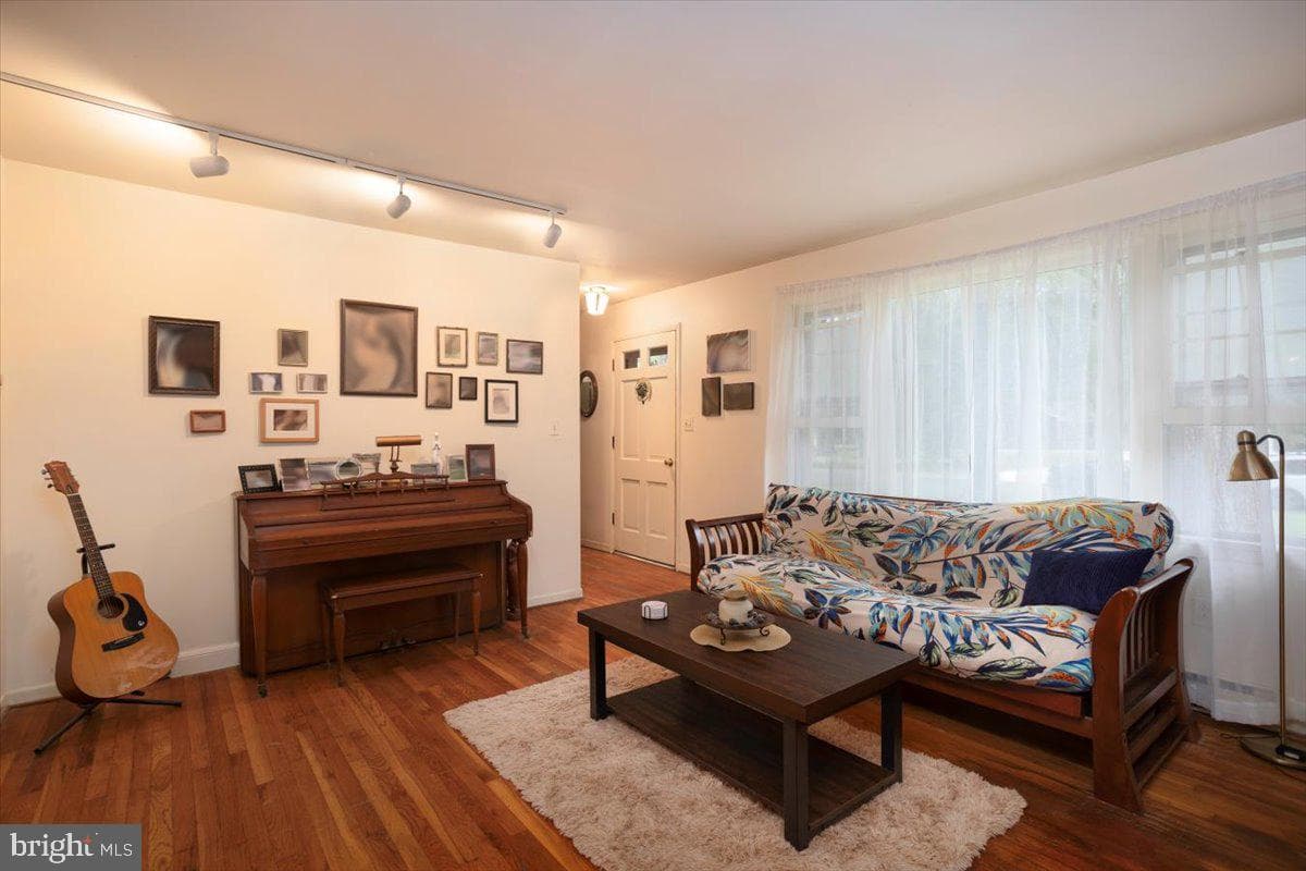 121 Primrose Road photo 3