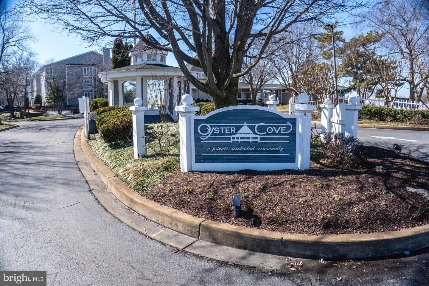 902 Oyster Cove Drive photo 2