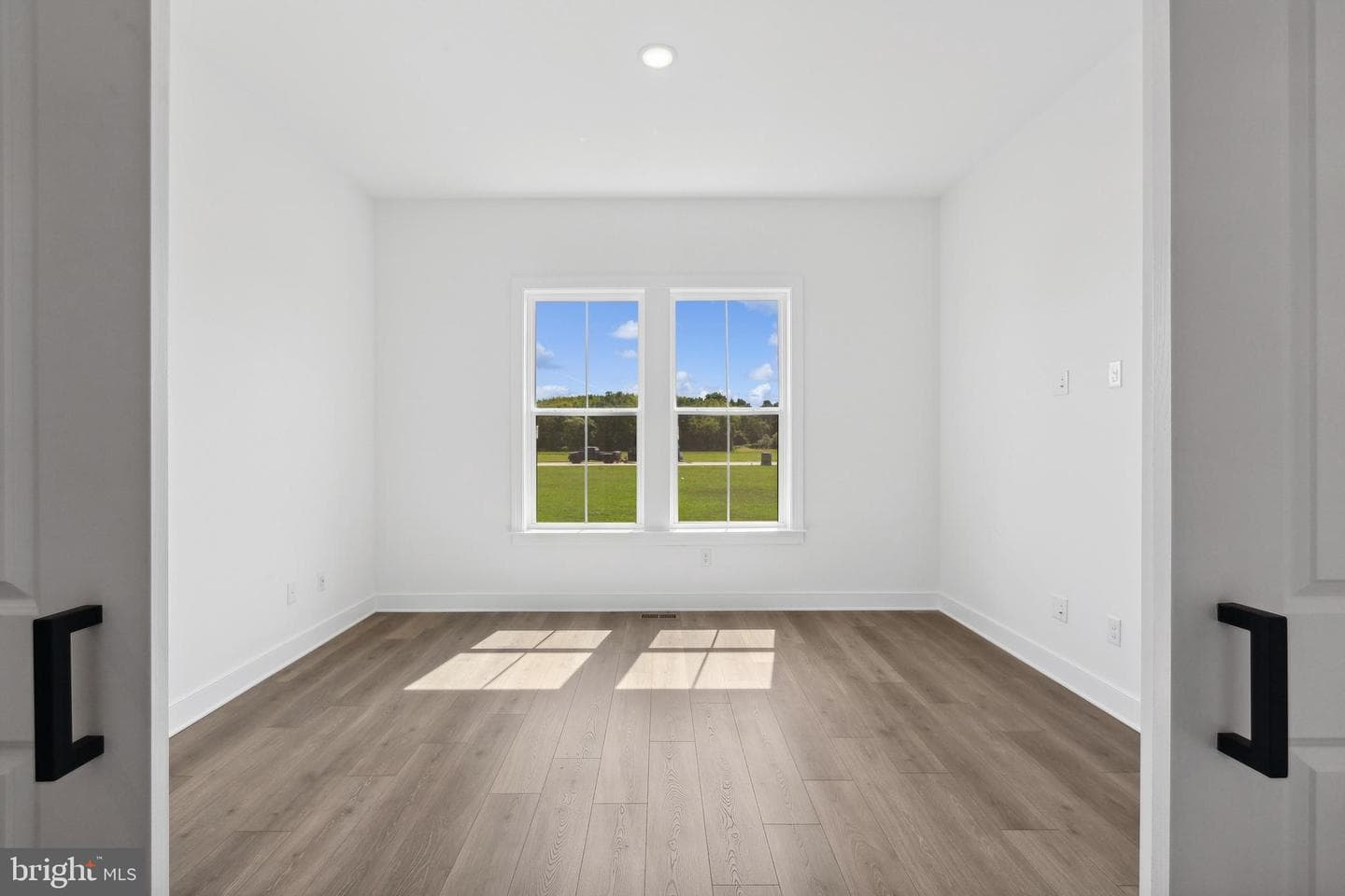 311 Kingfisher Lane photo 2