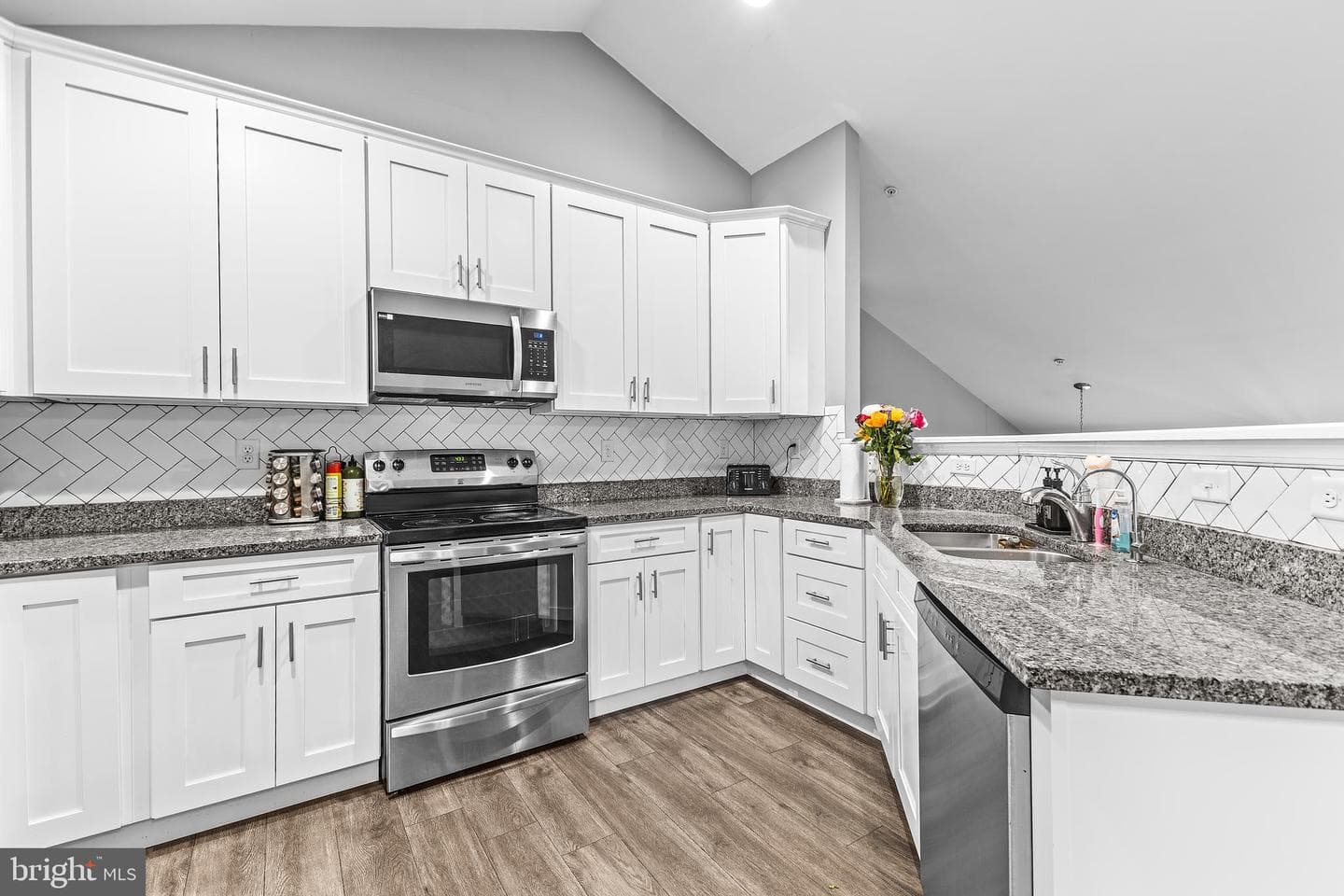 206 Melvin Avenue photo 8