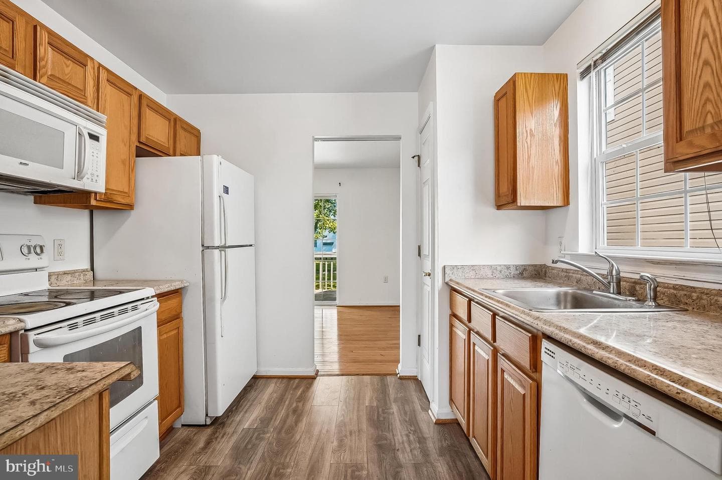 1025 Dundee Ct photo 8