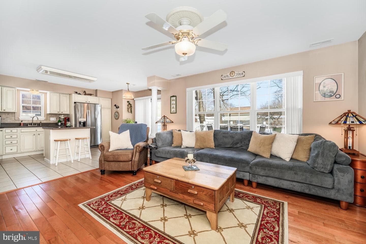 808 Cloverfields Drive photo 3