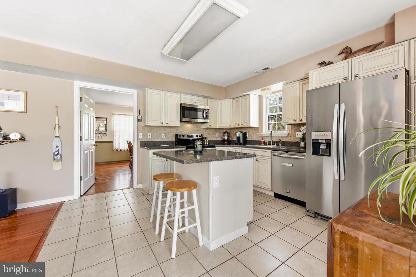 808 Cloverfields Drive photo 4