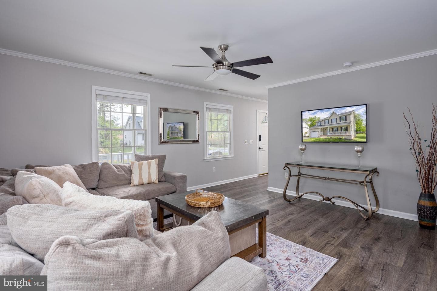 421 Victoria Way photo 2