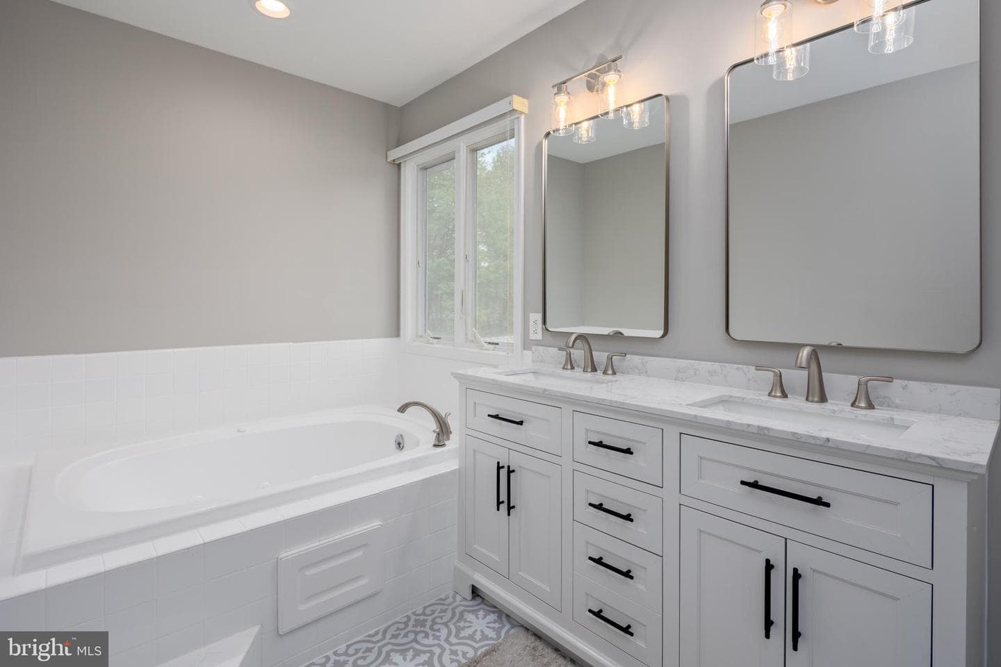 421 Victoria Way photo 25