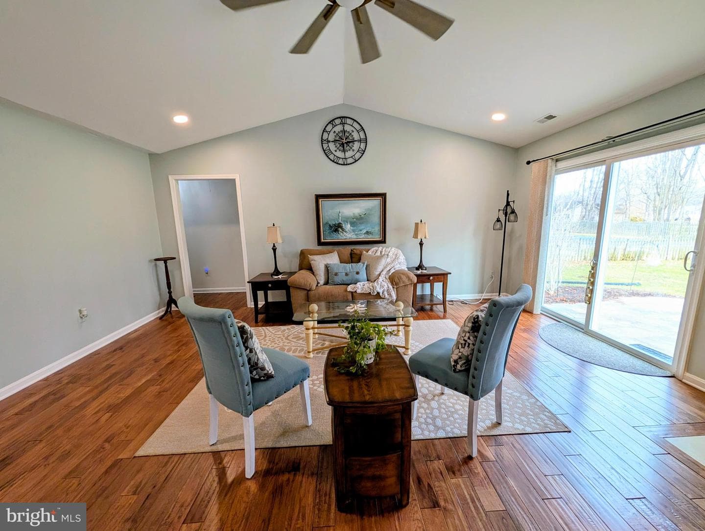 704 Cloverfields Drive photo 4