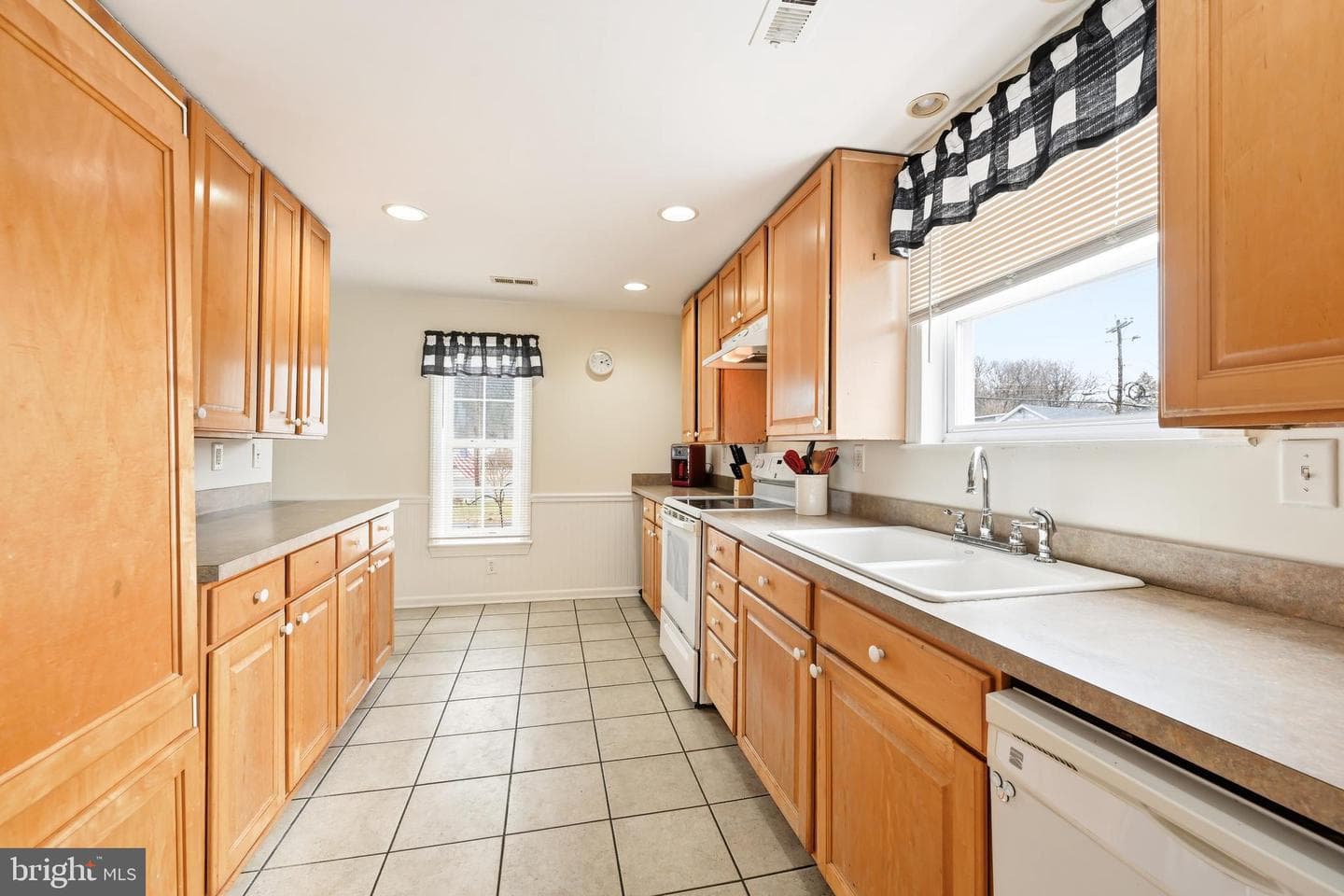 1150 Little Creek Road photo 3