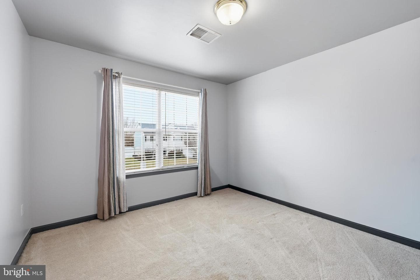 126 Meadowcroft Drive photo 32