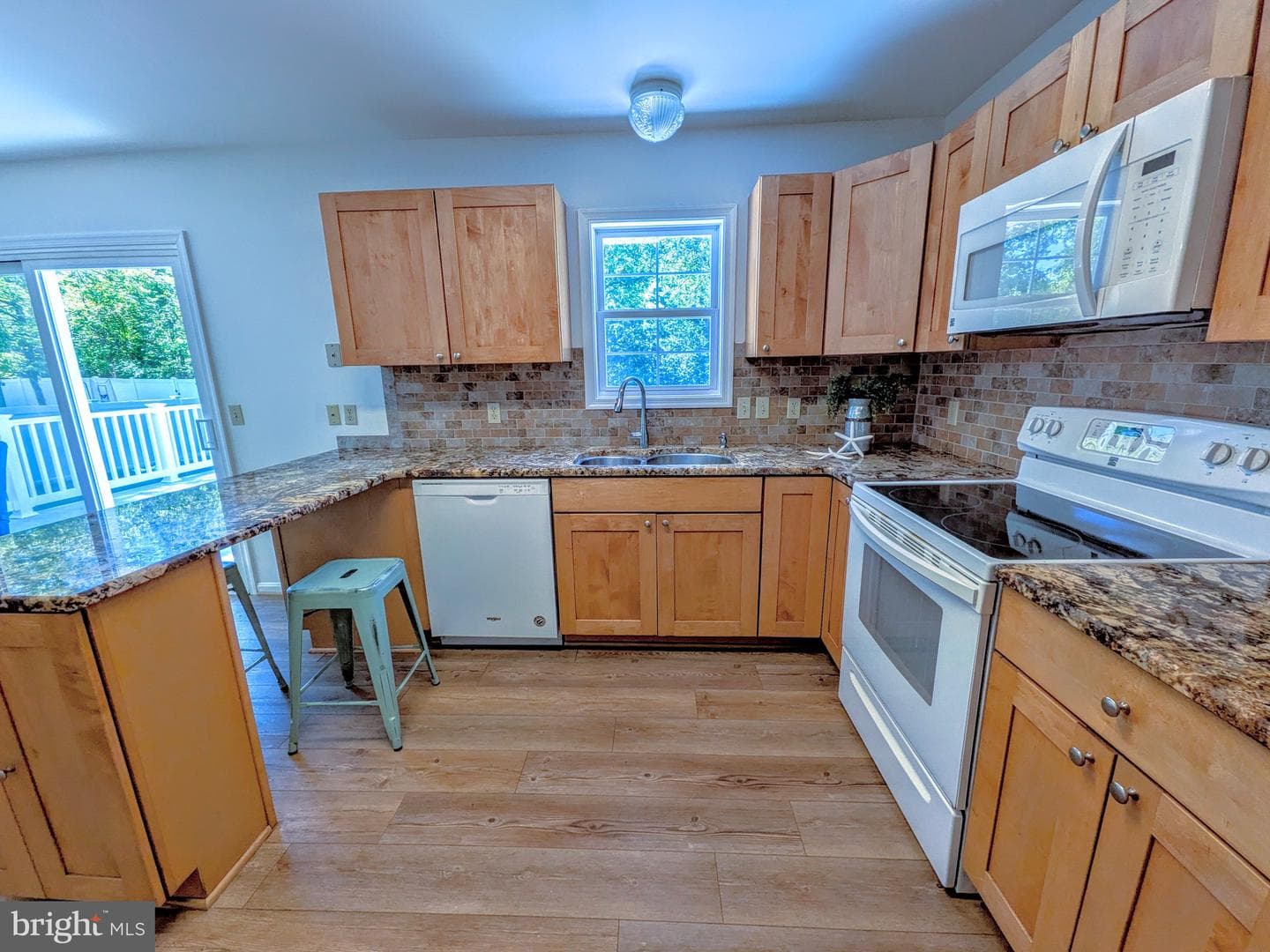 931 Petinot Place photo 9