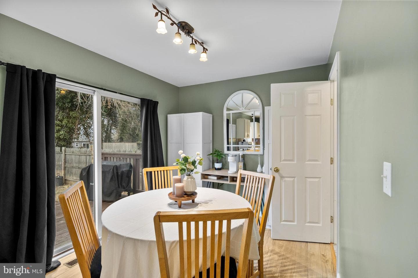 110 Holton Street photo 12