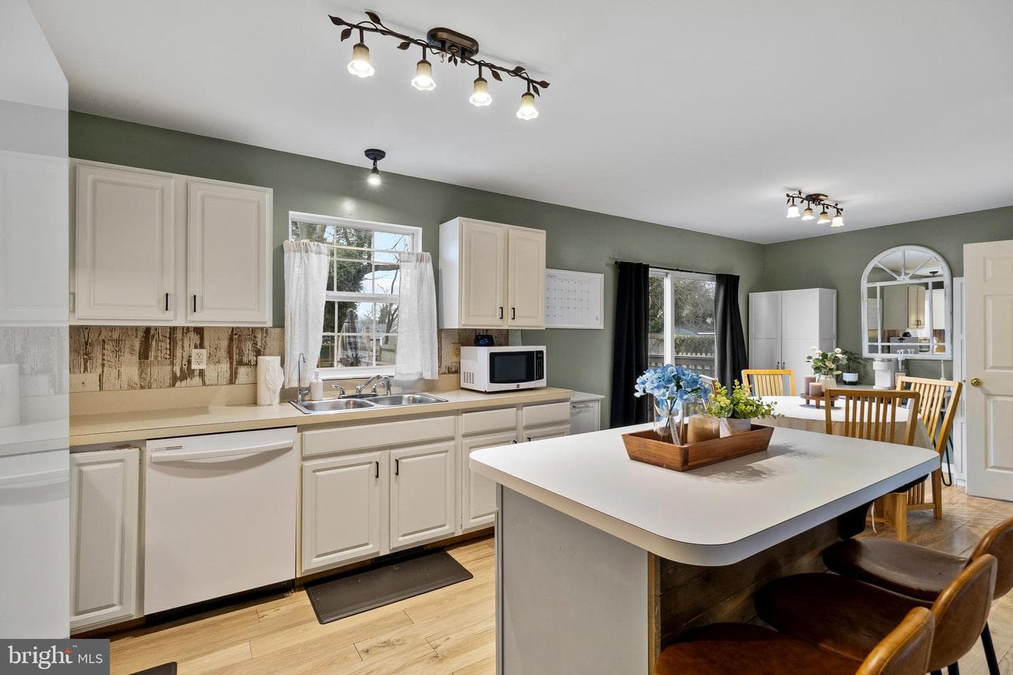 110 Holton Street photo 8