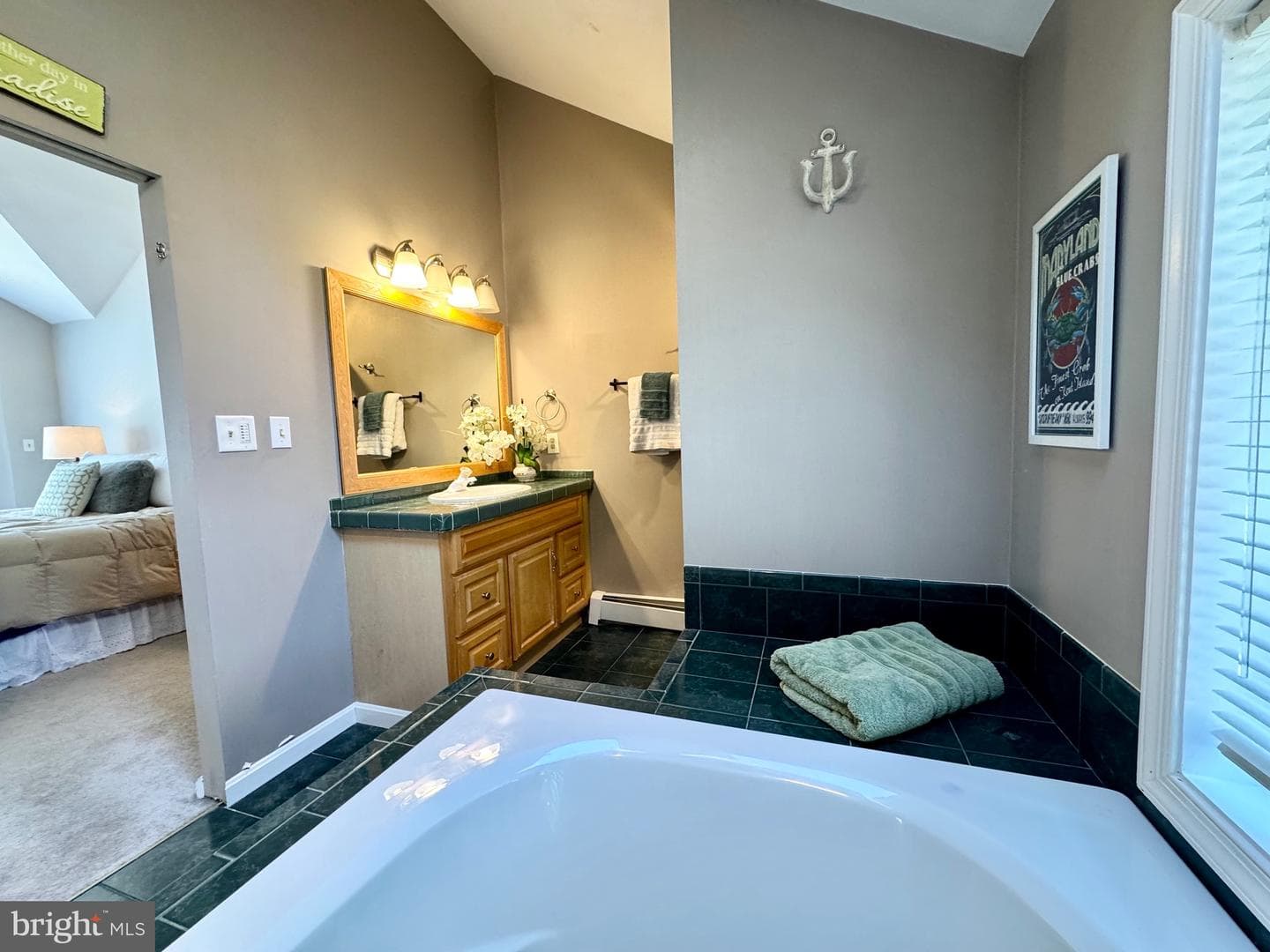 211 Queen Anne Road photo 42