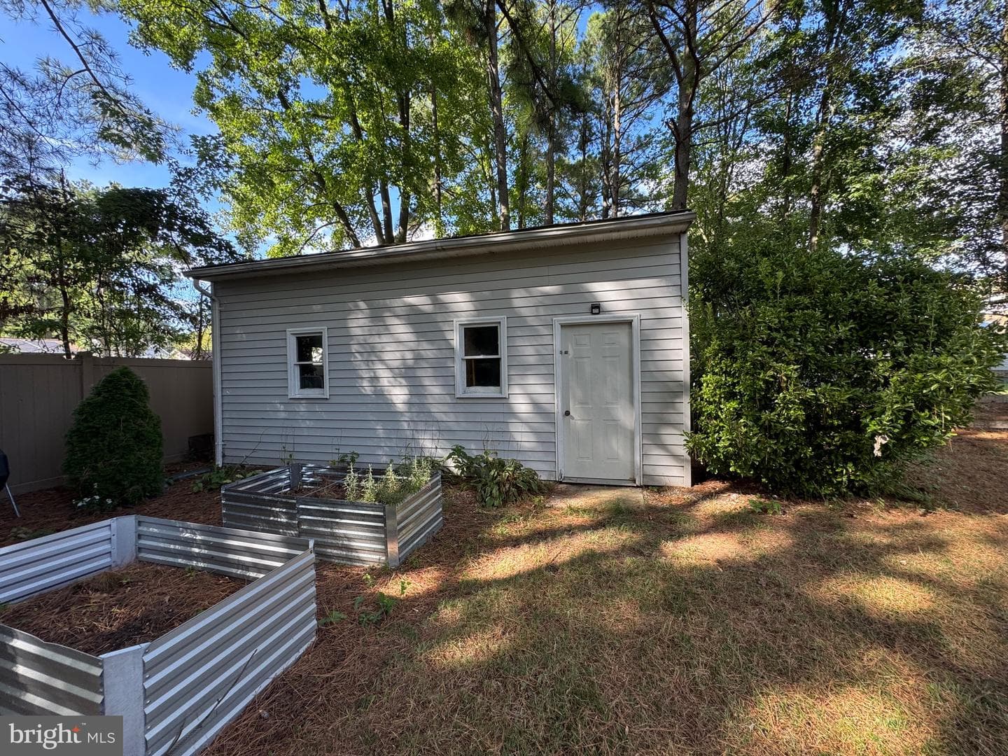 211 Queen Anne Road photo 48
