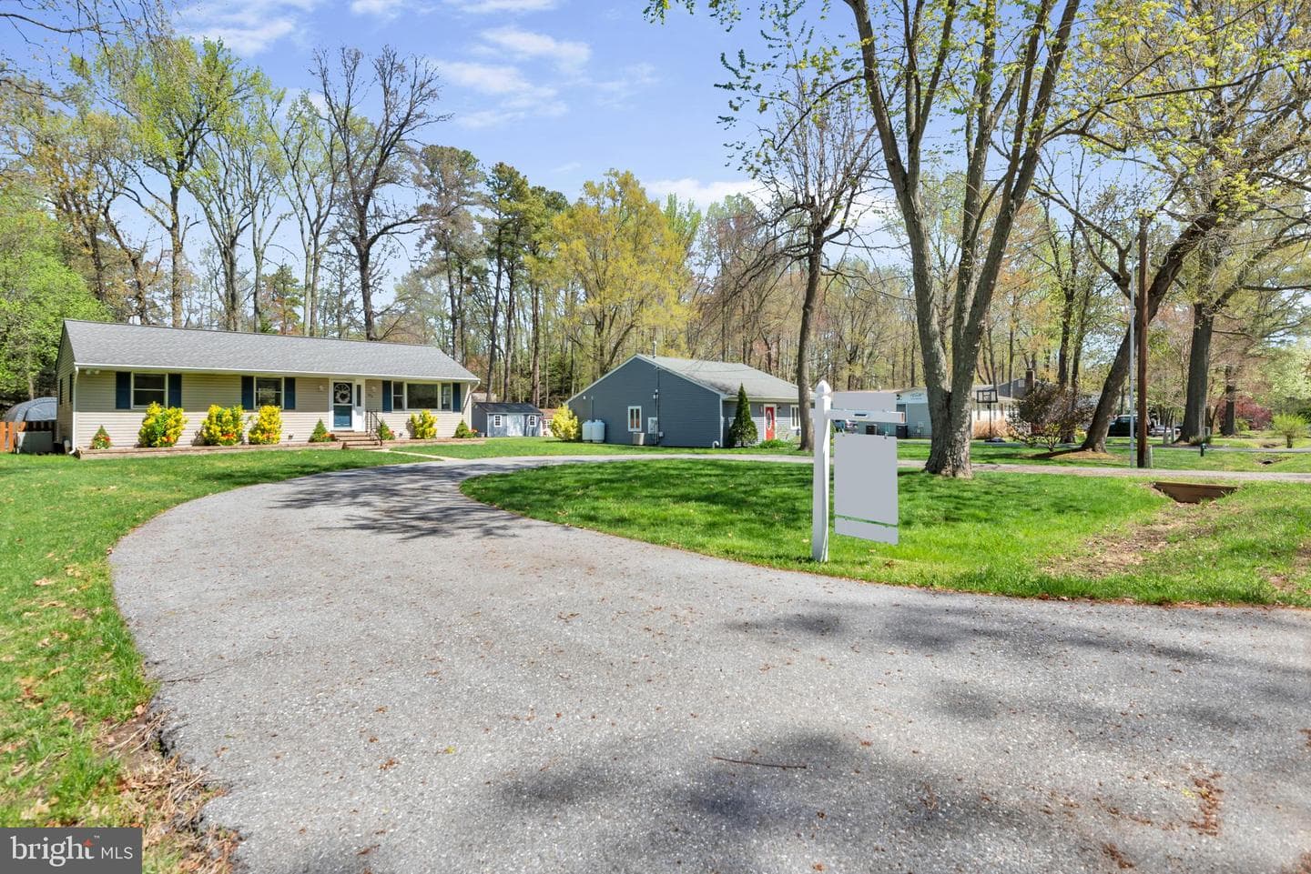 320 Mckay Road photo 5