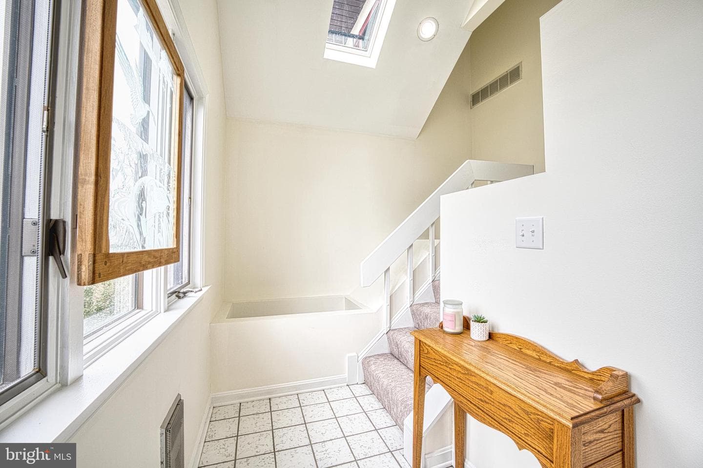 34 Queen Anne Way photo 21