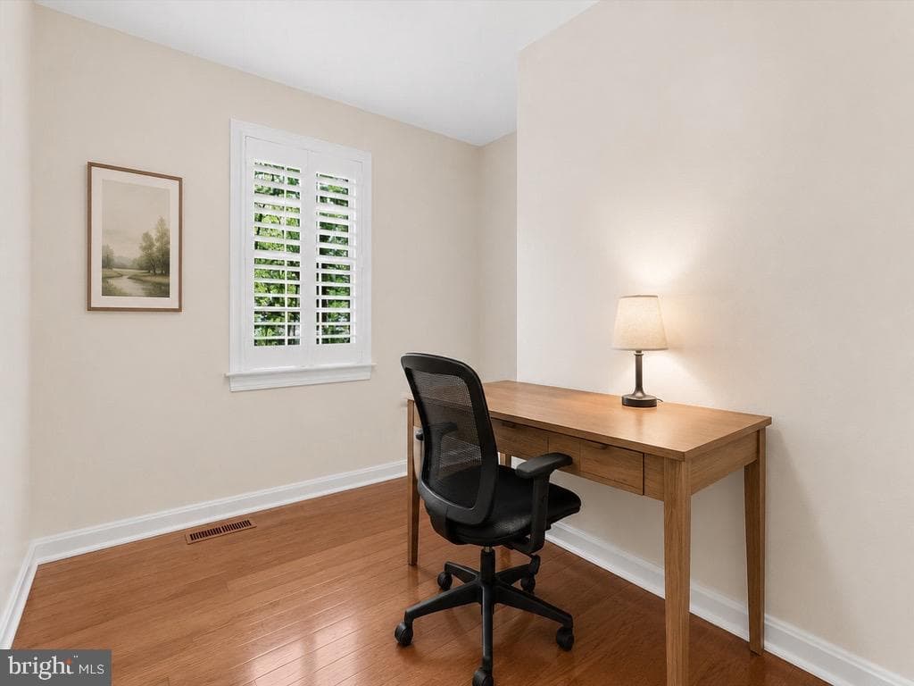 108 Gloucester Road photo 32