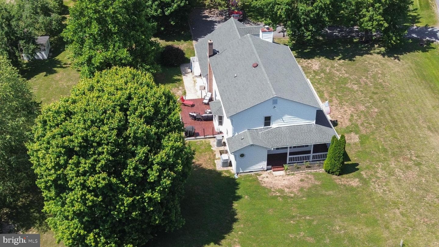 107 Chestnut Lane photo 16