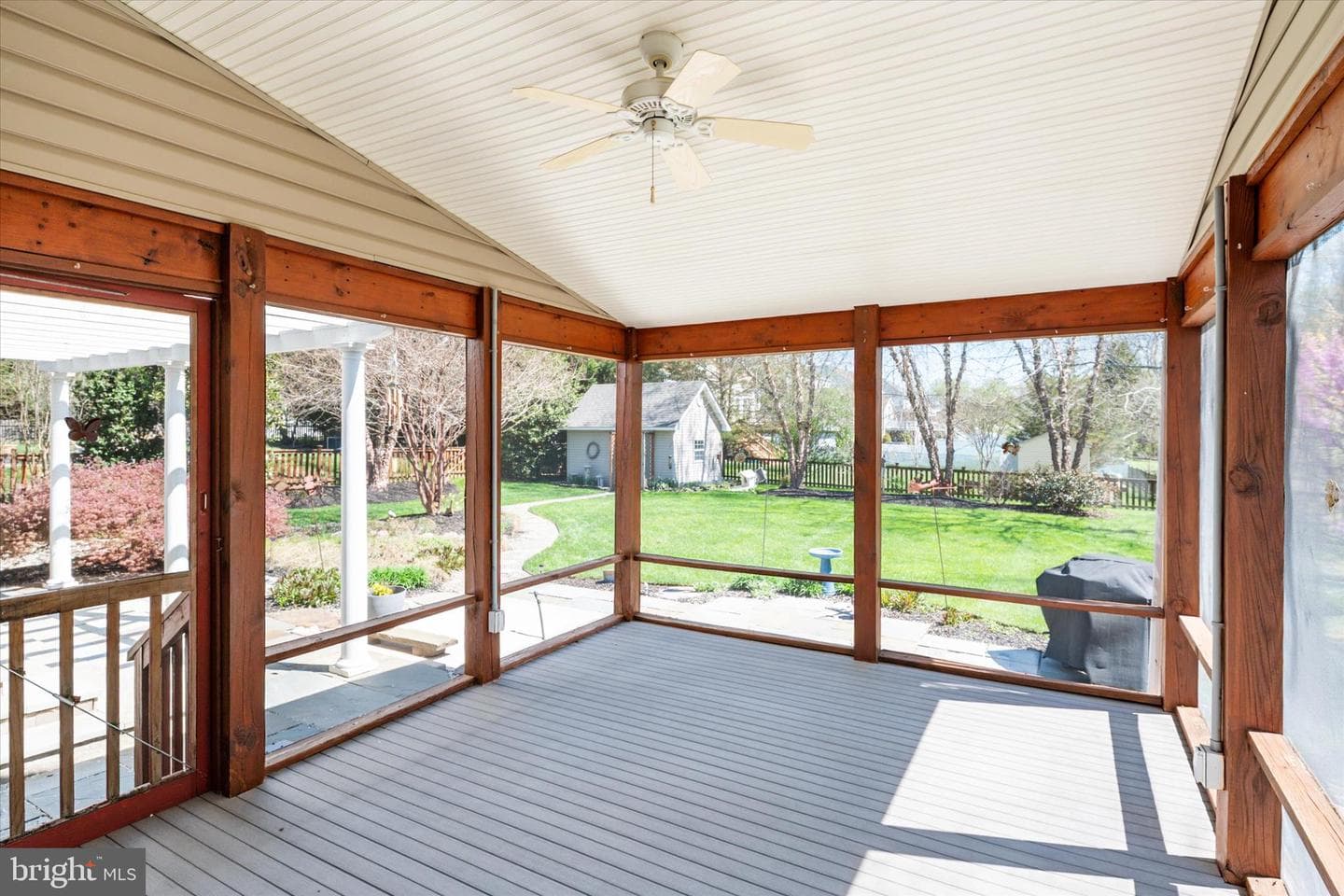 213 Edenderry Avenue photo 32