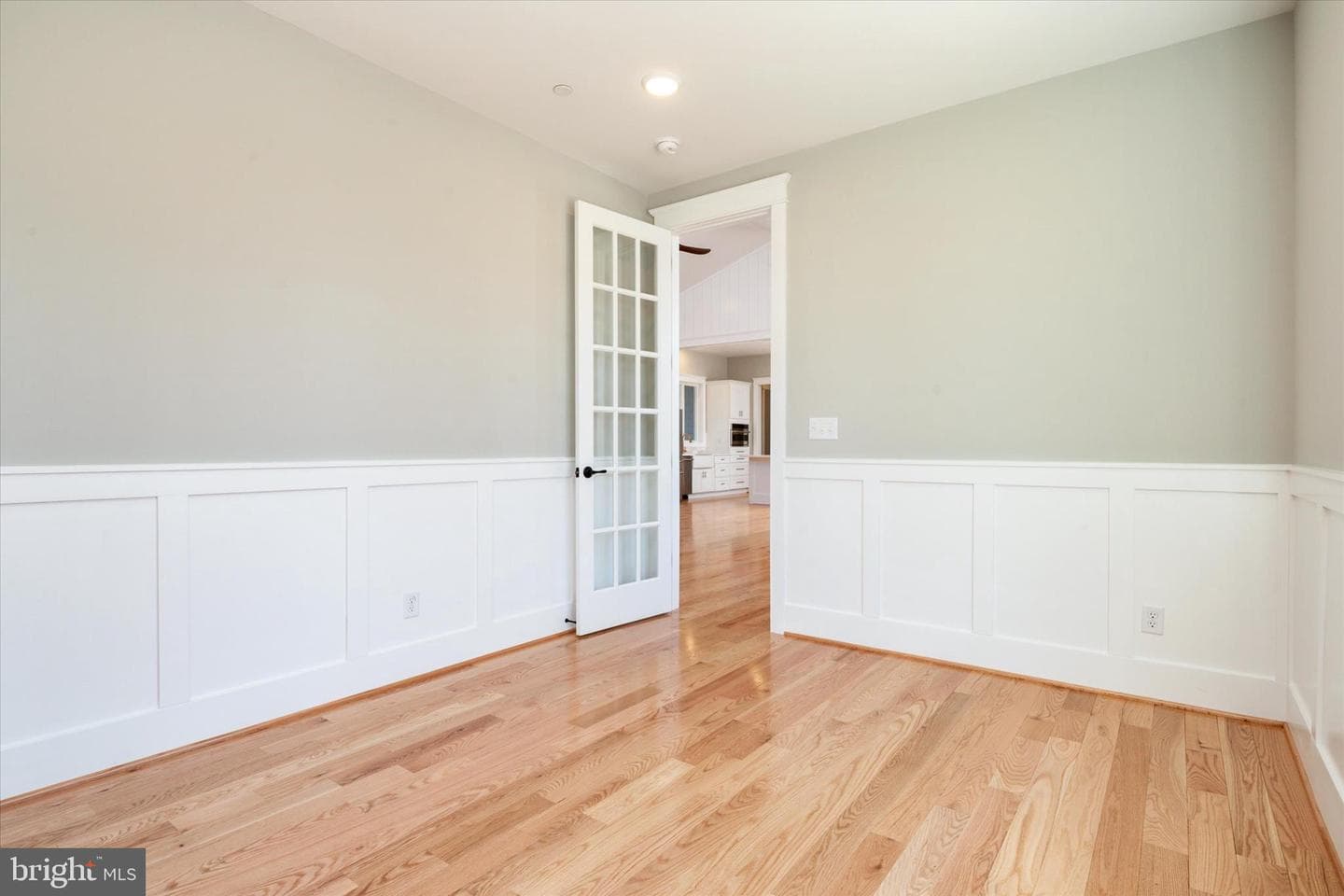 307 Columbia Lane photo 16