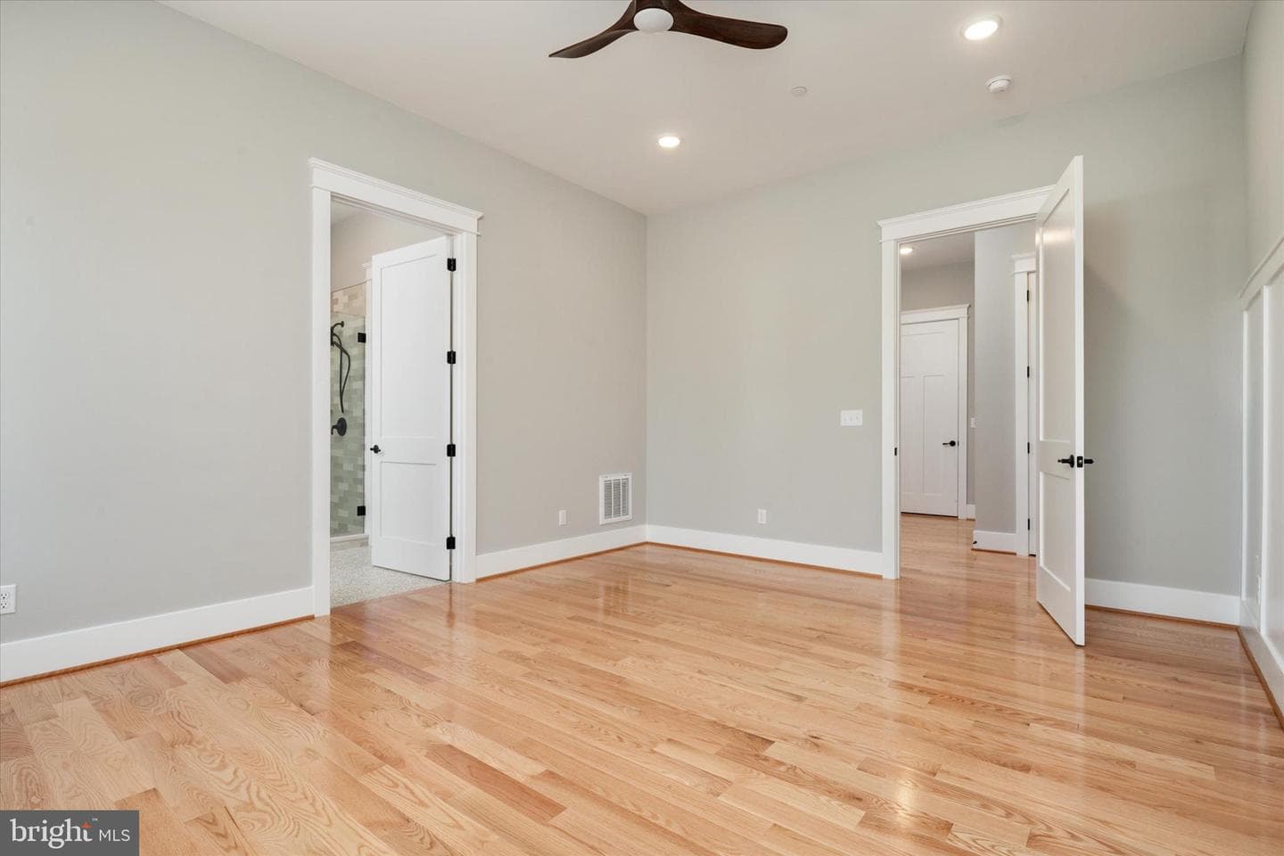 307 Columbia Lane photo 25