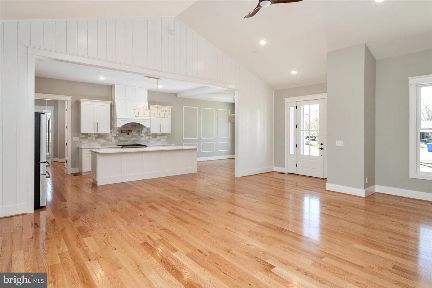 307 Columbia Lane photo 4