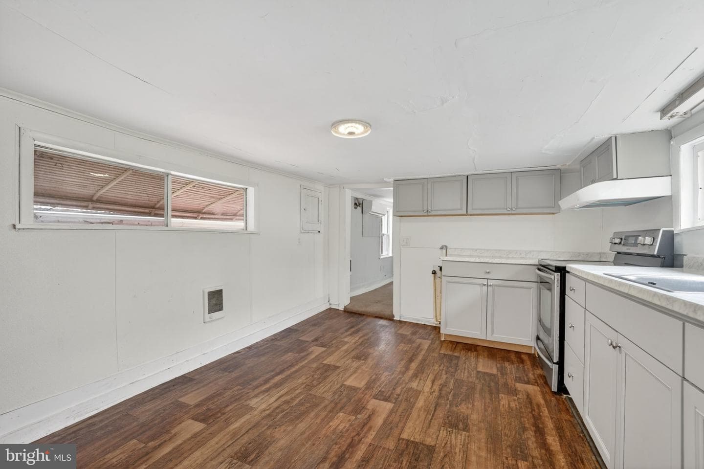 319 N Liberty Street photo 16