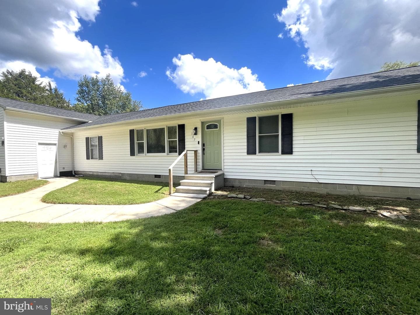 107 Whitby Lane photo 3