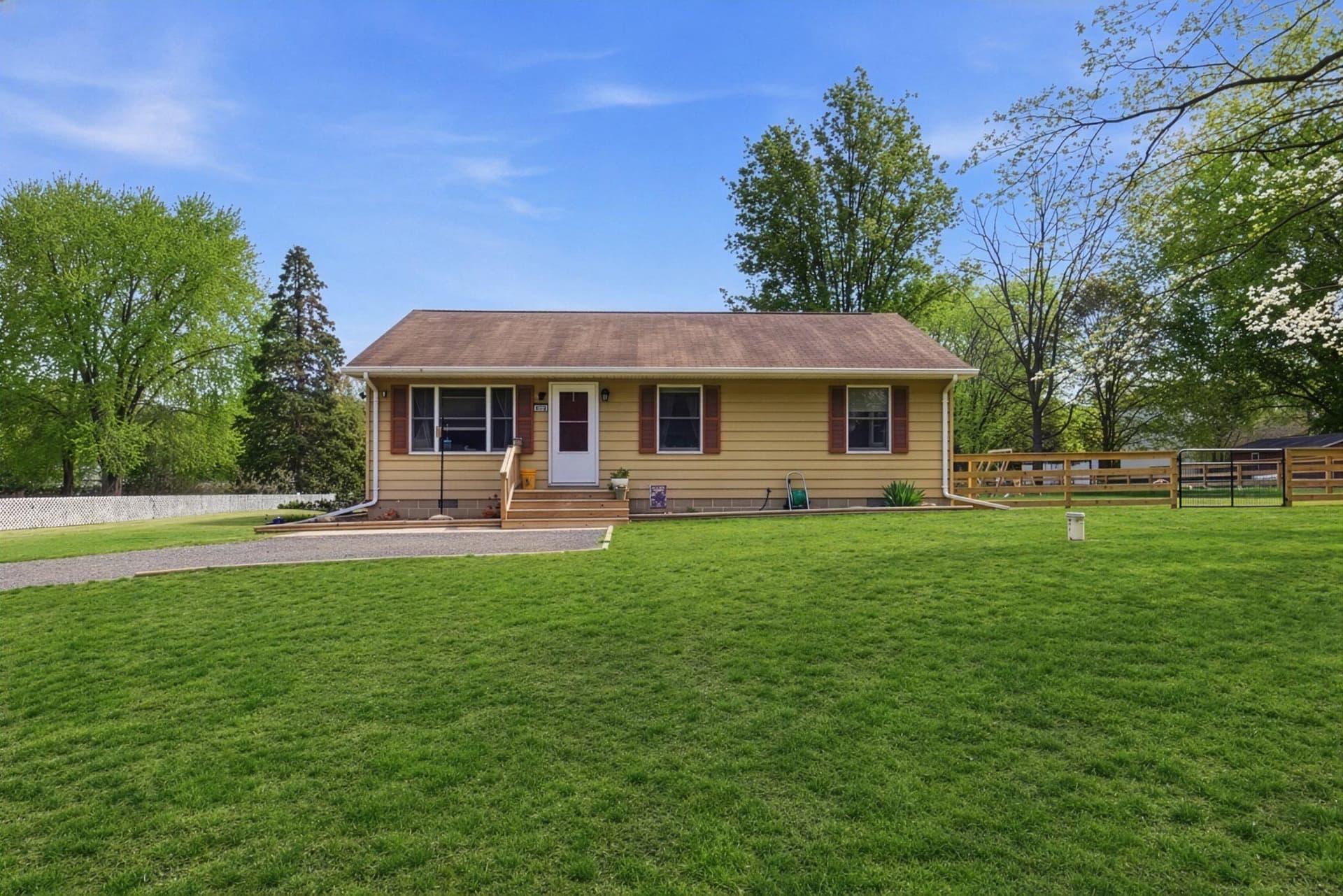 208 Central Drive photo 3