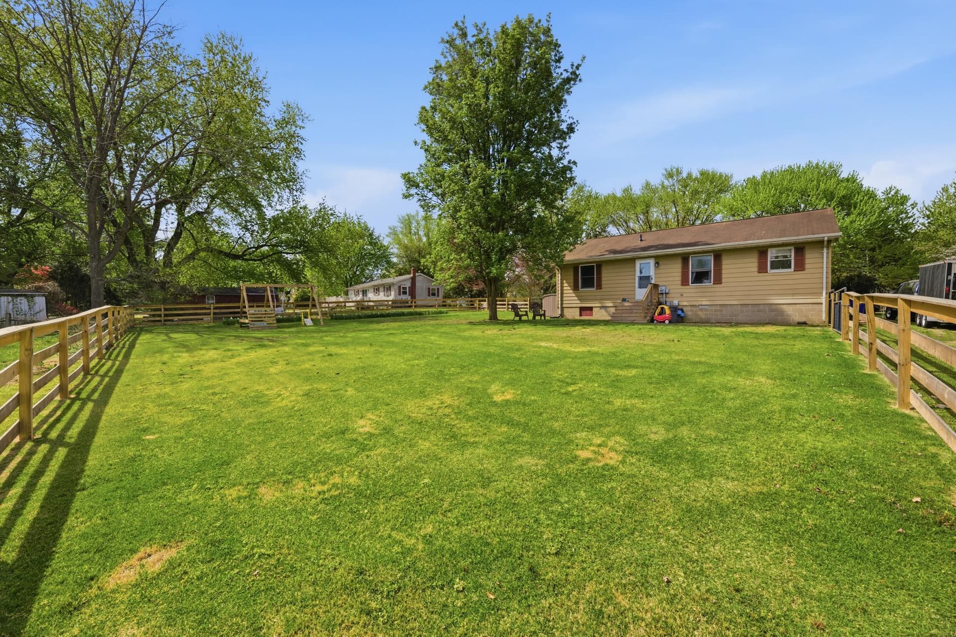 208 Central Drive photo 4