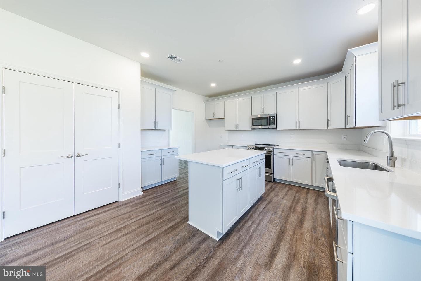 323 Chenowith Drive photo 14