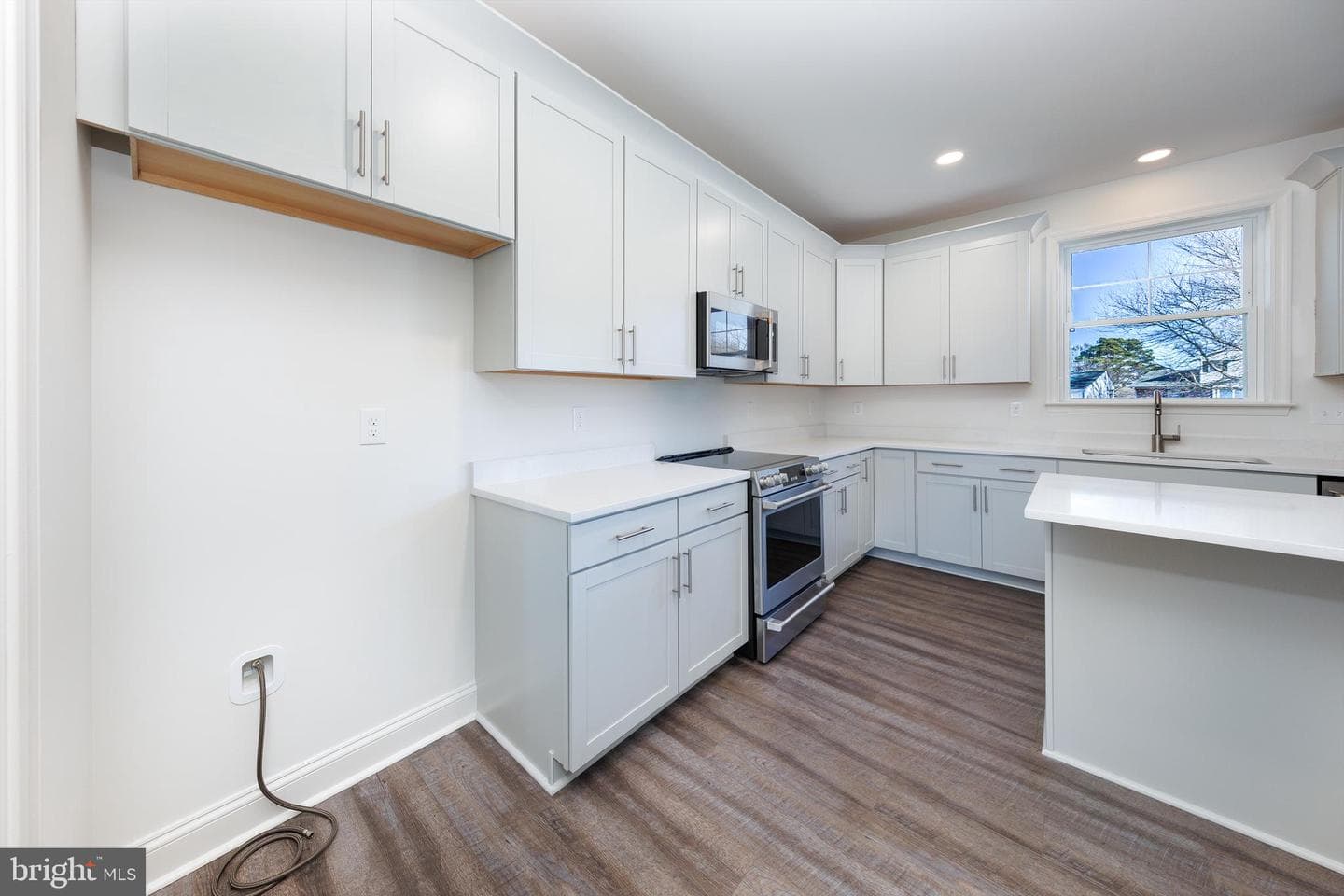 323 Chenowith Drive photo 7