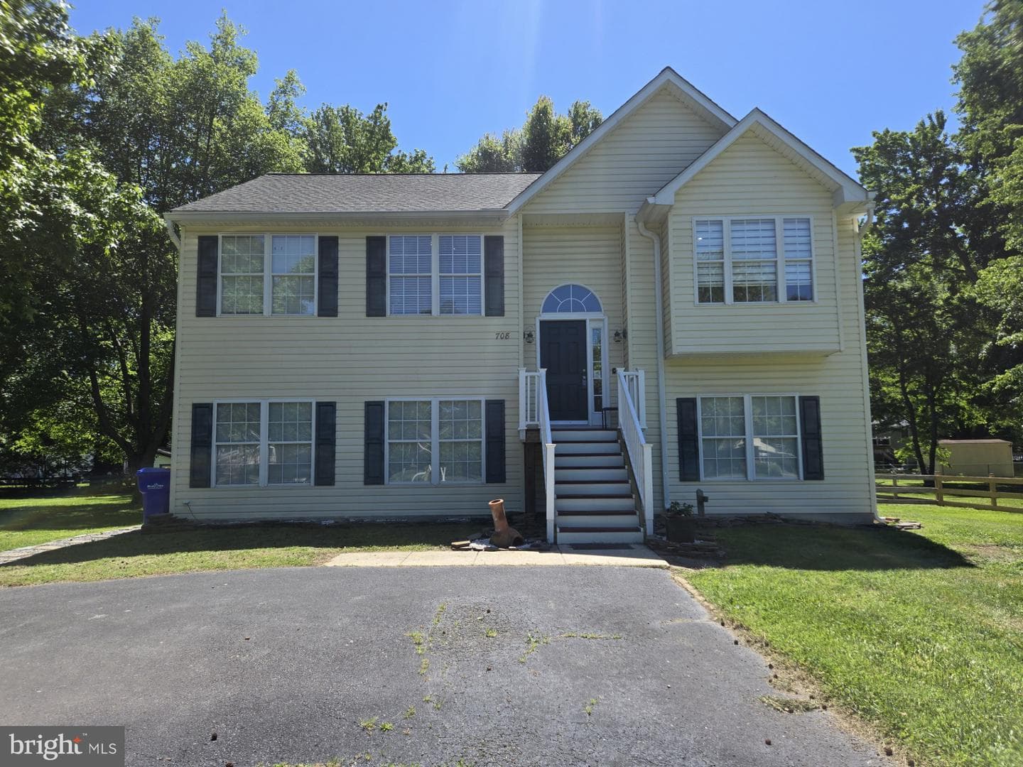 708 Dixon Drive photo 1