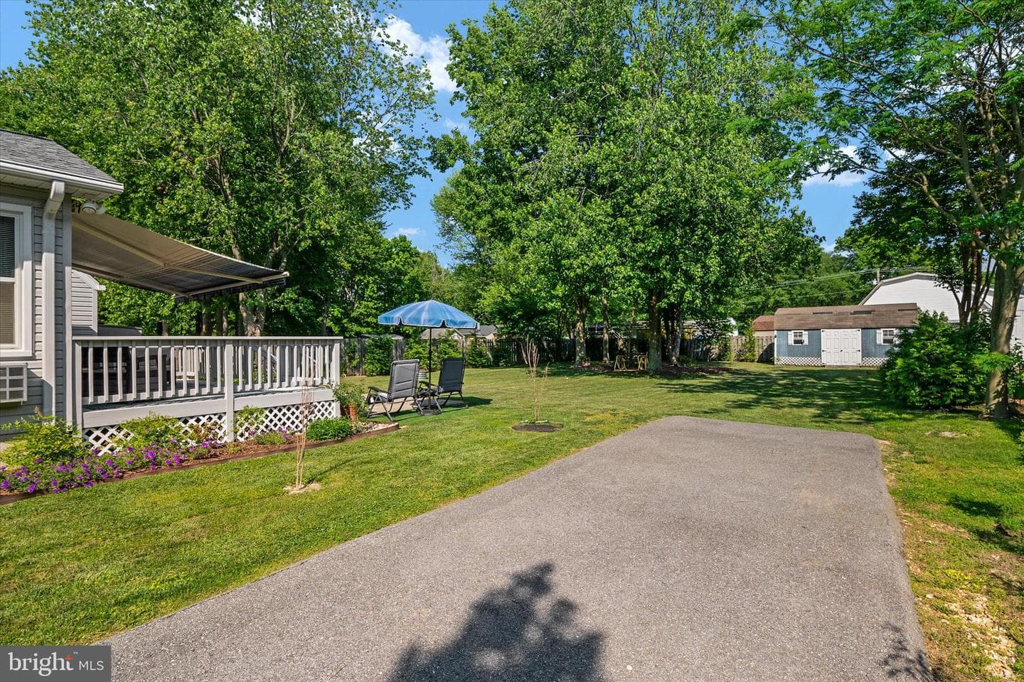 702 Dixon Dr photo 32