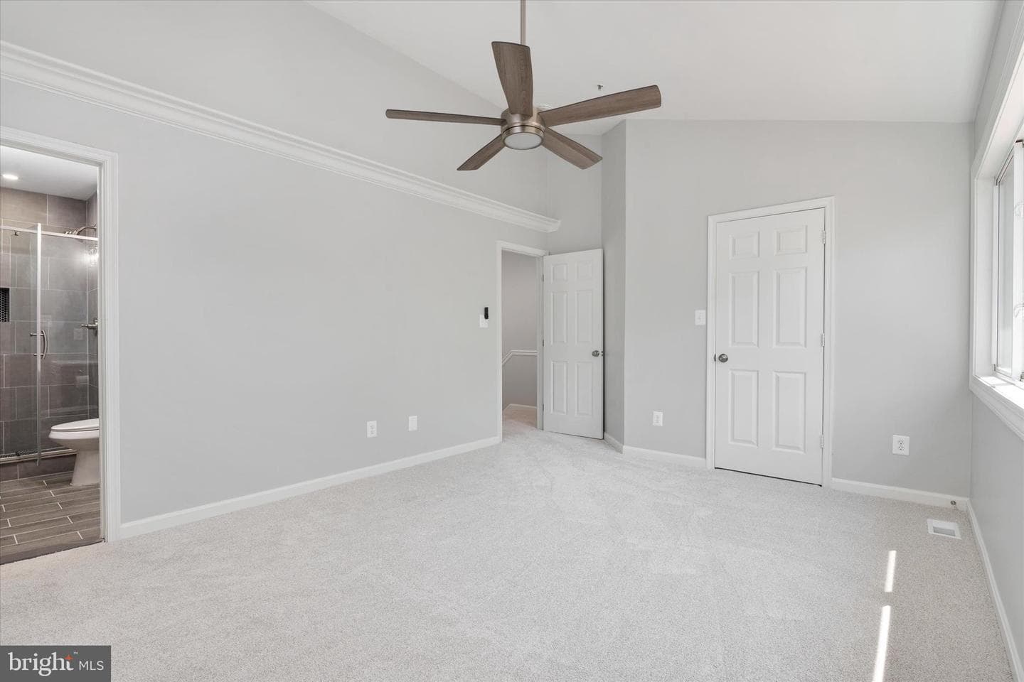 54f Queen Caroline Court photo 19