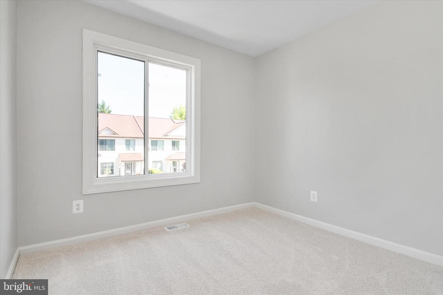 54f Queen Caroline Court photo 22