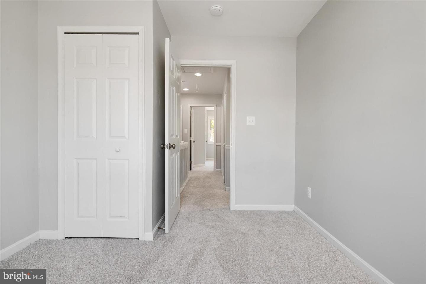 54f Queen Caroline Court photo 23
