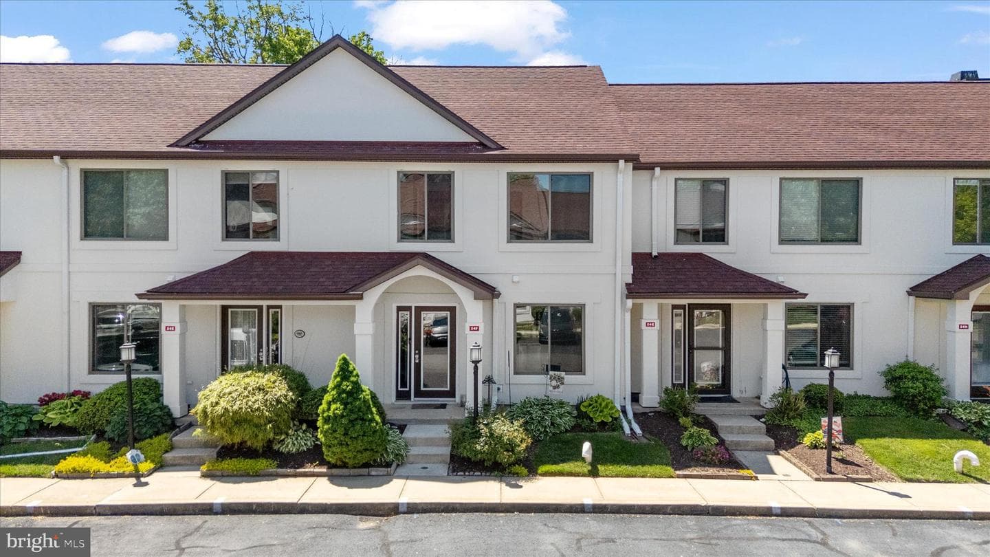 54f Queen Caroline Court photo 45
