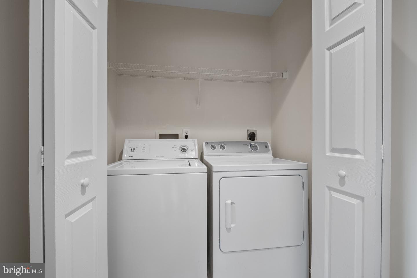 54 Queen Caroline Court photo 24