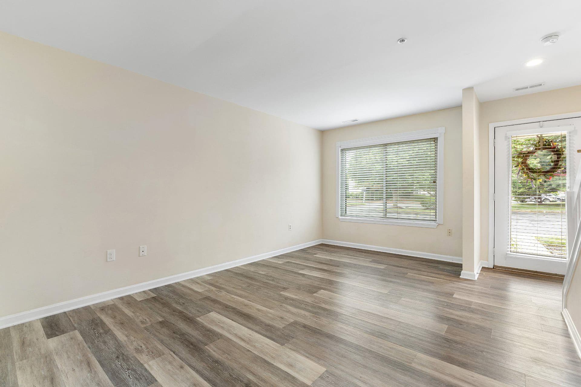 45 Queen Neva Court photo 12
