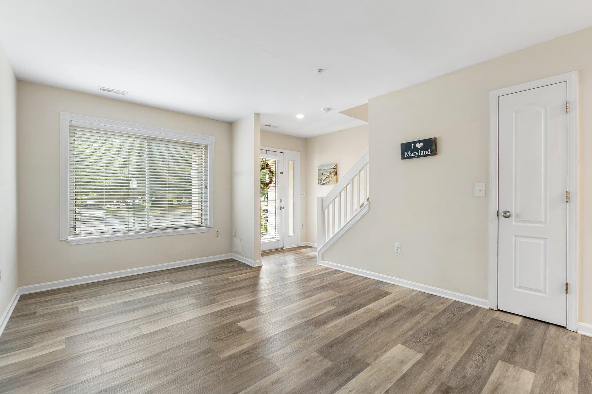 45 Queen Neva Court photo 13