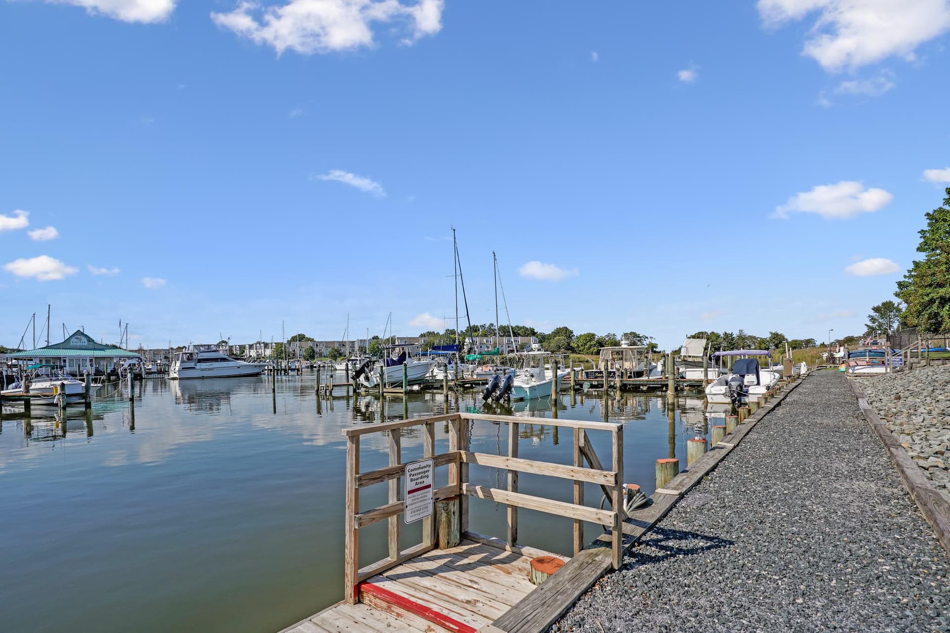 45 Queen Neva Court photo 31