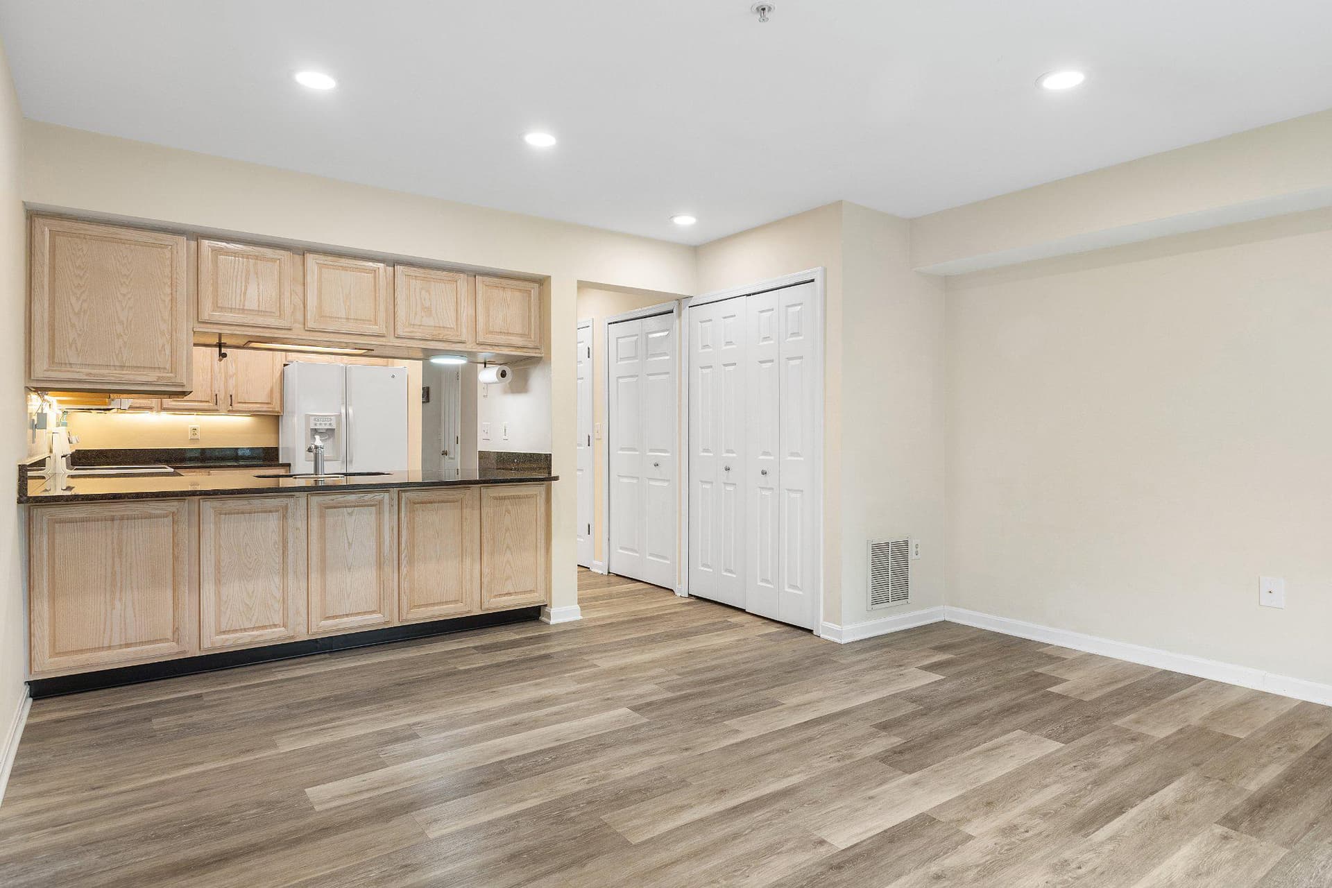 45 Queen Neva Court photo 7