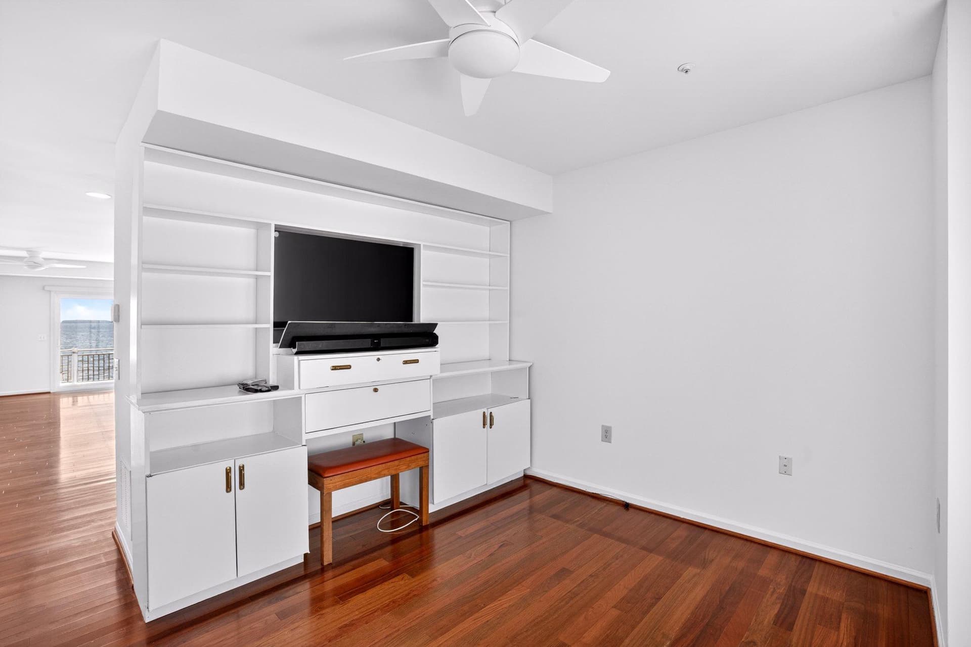 1401 Oyster Cove Drive photo 12